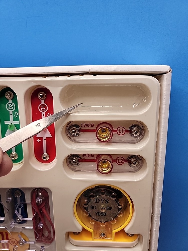 Elenco Snap Circuits Model SC-300 Electronics Kit.