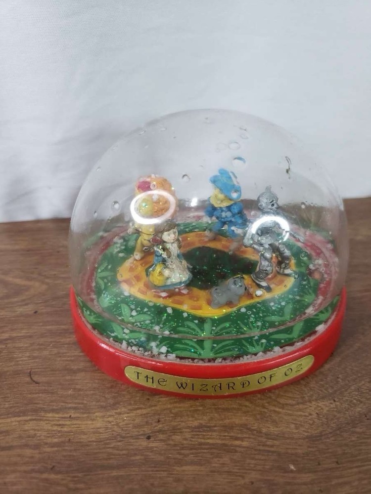 Wizard of Oz Plastic Snow Globe