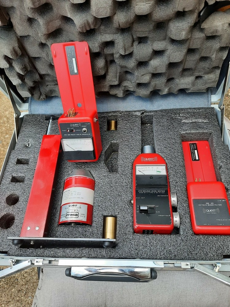Quest Sound Level Meter Model 215, DB45 Oct. Filter Audiometric set, case