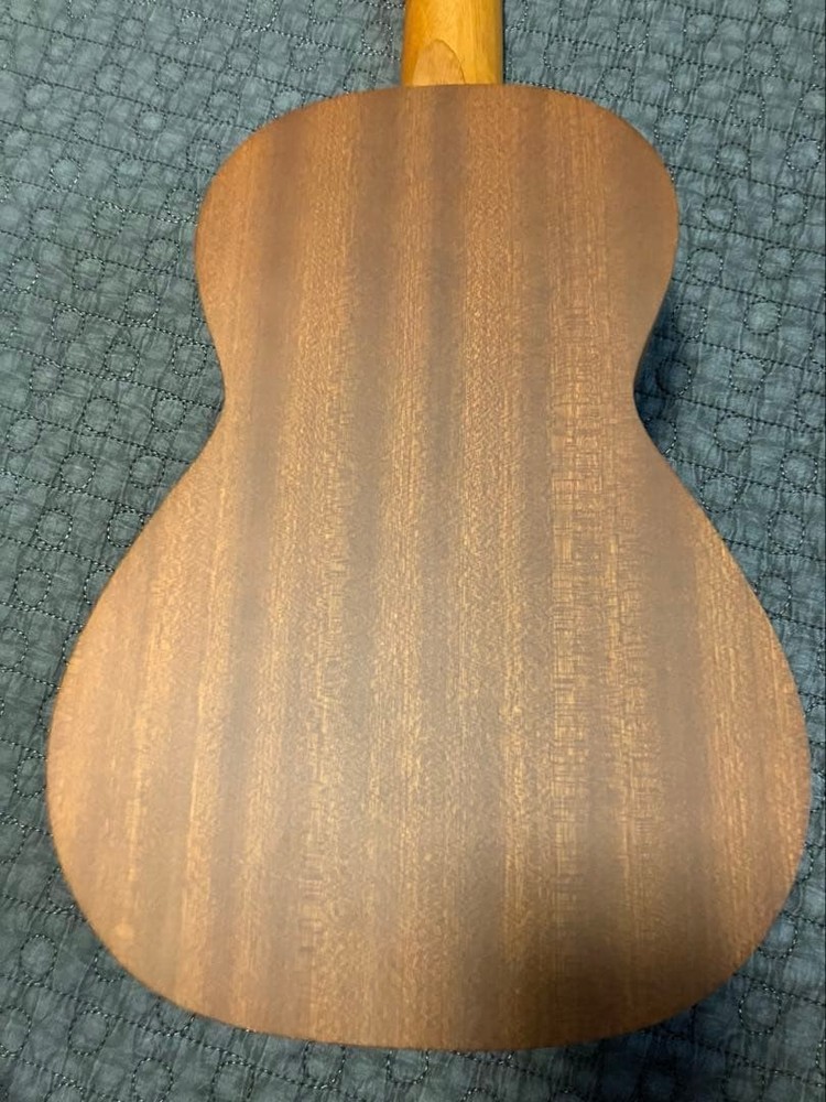 Hanalei HUK-80C Ukulele with case