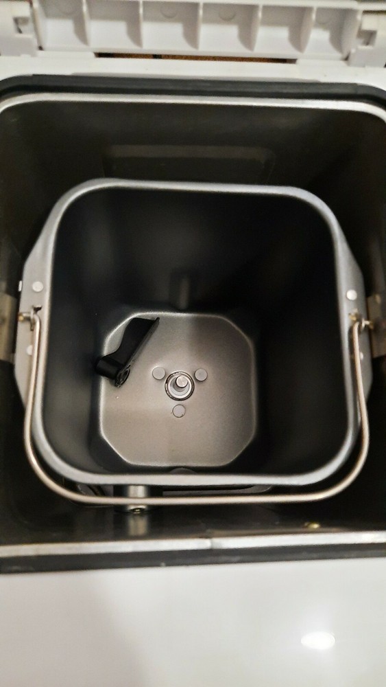 Aroma BreadChef 2 Pound Bread Maker Bread Machine ABM-230