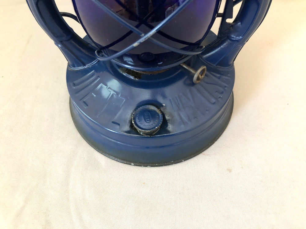 DIETZ NO 2 BLIZZARD LANTERN COBALT GLOBE CRACKED