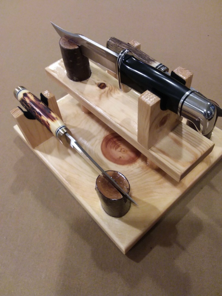 SOLID NORTHERN WHITE PINE TRIPLE KNIFE DISPLAY STAND