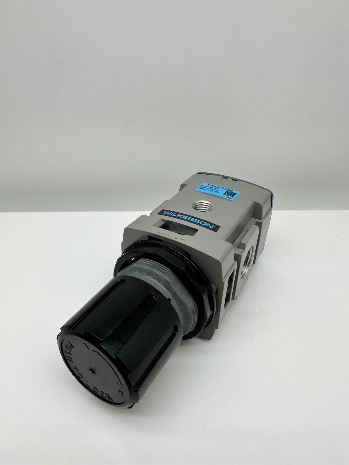 Wilkerson R18-04-F000B Air Pressure Regulator, 1/2" Pipe Size New Fast Shiping!!