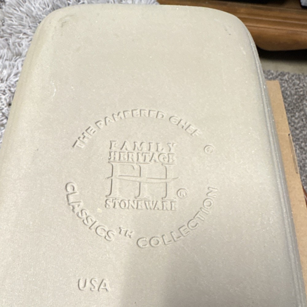 The Pampered Chef Family Heritage Classics Stoneware Rectangle Baking Dish Beige