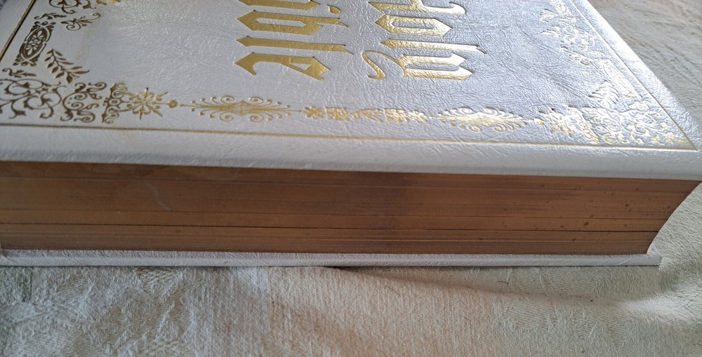 Holy bible king james version red letter edition Refency