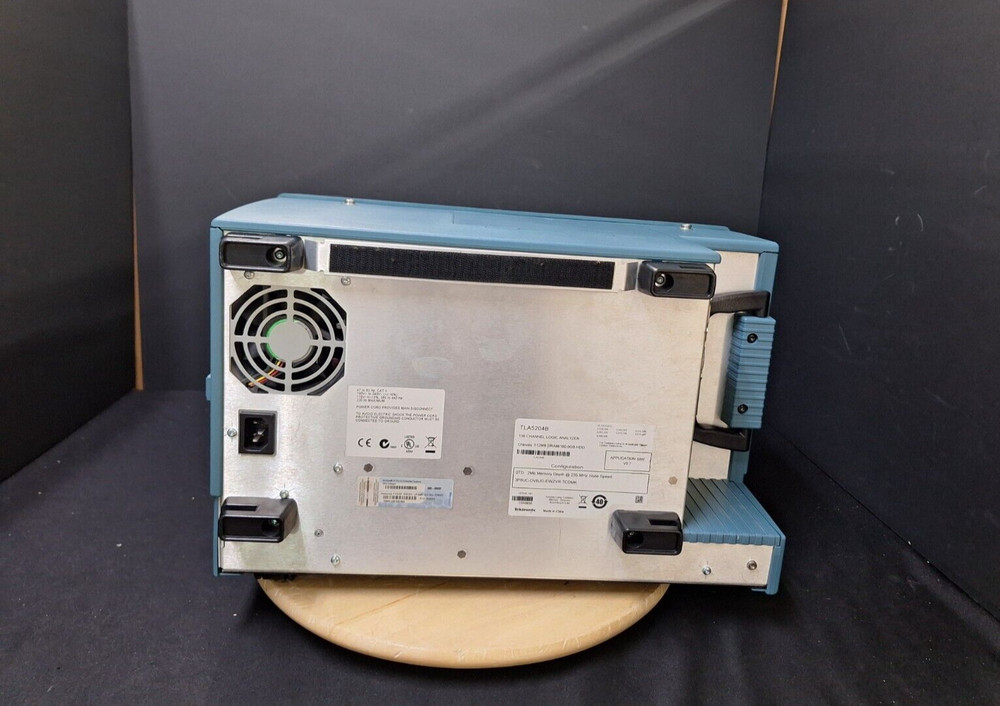 Tektronix TLA5204B : Logic Analyzer (0830)