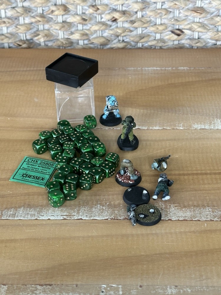 Warhammer Pre-Battle Sequence, Imperial Guard Codex, 33 Green W/white Dice