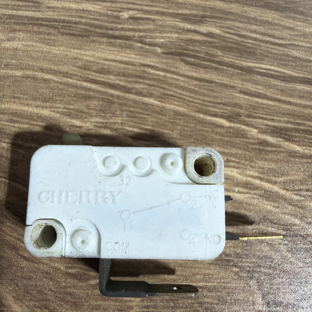 1-Cherry D4 Series Mini SPDT 0.75 N Button Quick Connect Snap Action Switch