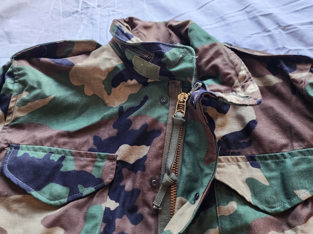 U.S ARMY COAT COLD WEATHER FIELD CAMOUFLAGE PATTERN JACKET MULTICOLOR MEDIUM...