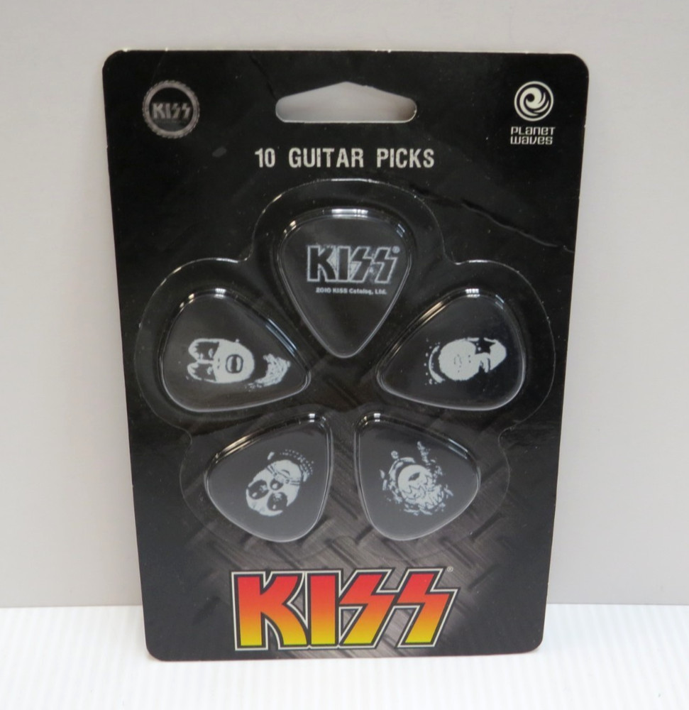 KISS 10 GUITAR PICKS  -  SEALED PACKAGE  -  FREHLEY CRISS SIMMONS STANLEY