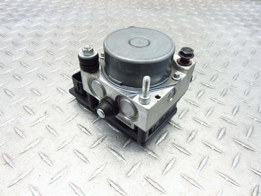 2014 12-14 Ducati Monster 696 ABS Pump Control Unit Module OEM