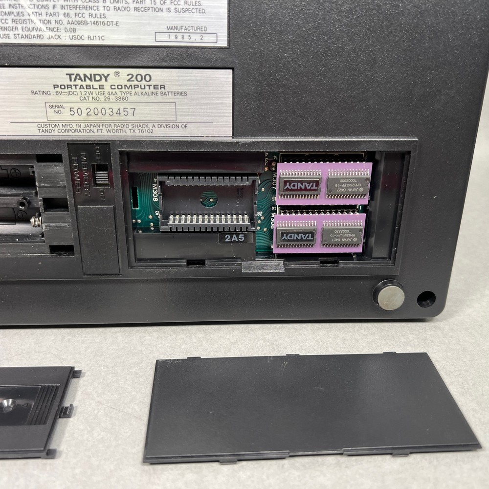 Tandy 200 Portable Computer, Power Adapter, Case, Book, Owner's Manuals WORKING