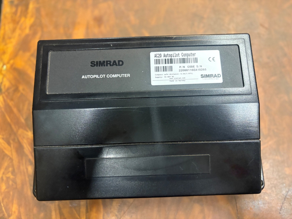SIMRAD AC 20 AUTOPILOT COMPUTER PN#22088116 SN#EA10265