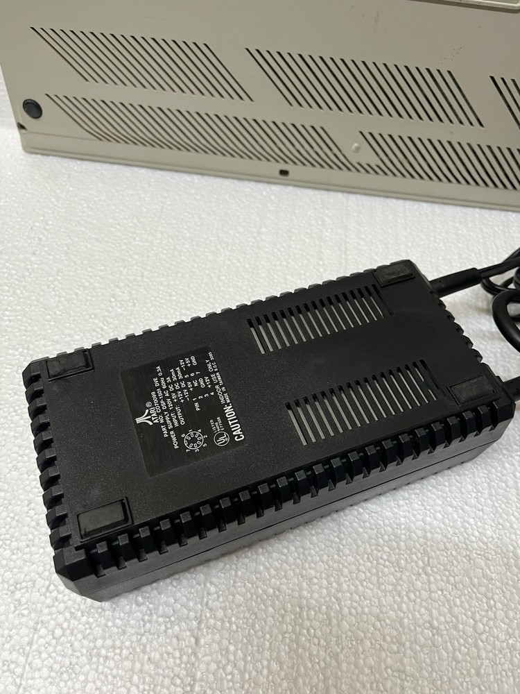 atari 520 st computer & Power Supply Powers On