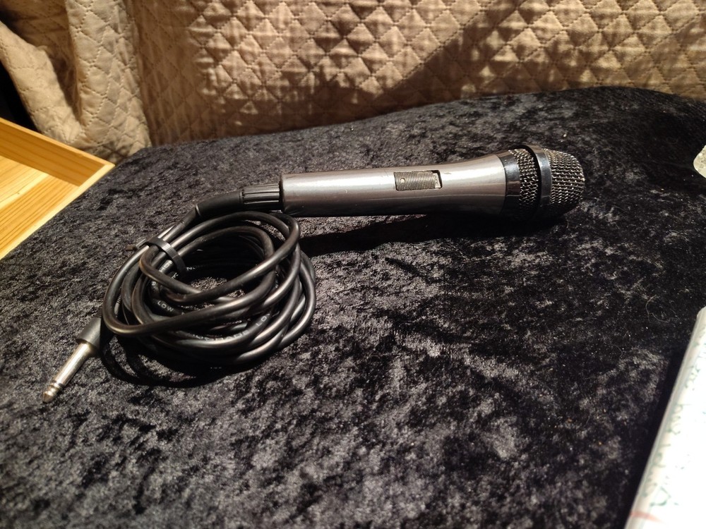 Unbranded Microphone With High Grade Low Noise Microphone Cable **READ**