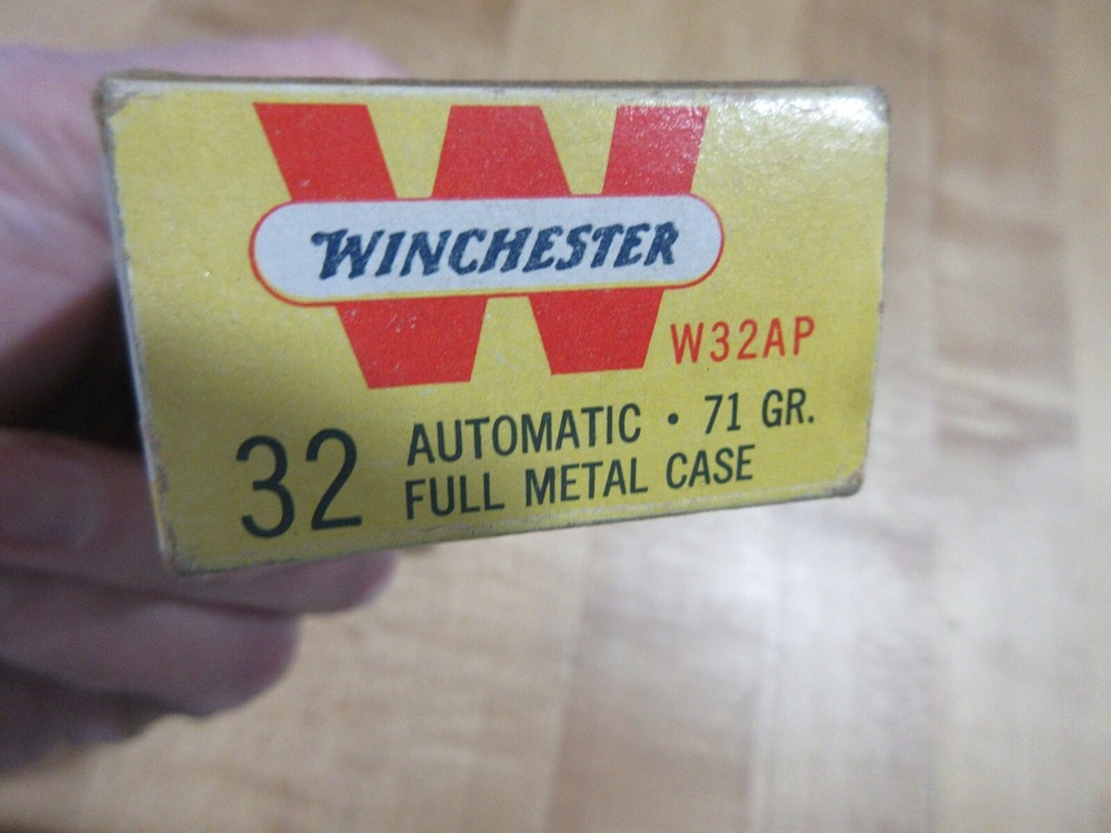 Empty Ammo Box Winchester 32 automatic with insert. (w17) # 111