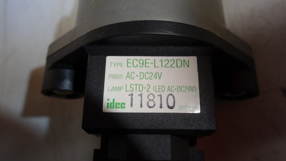Idec EC9E-L122DN Green Indicator Light 24V Dc/Ac New