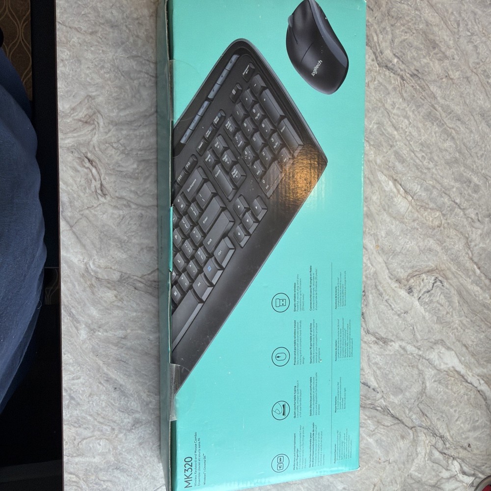 NEW Logitech - MK320 Full-size Wireless Membrane Keyboard and Mouse Bundle