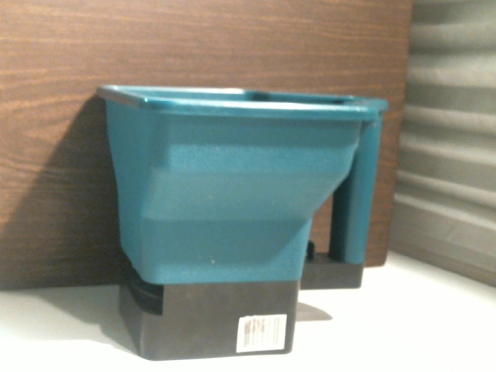 Handhelp Fertilizer or Ice Spreader 07032