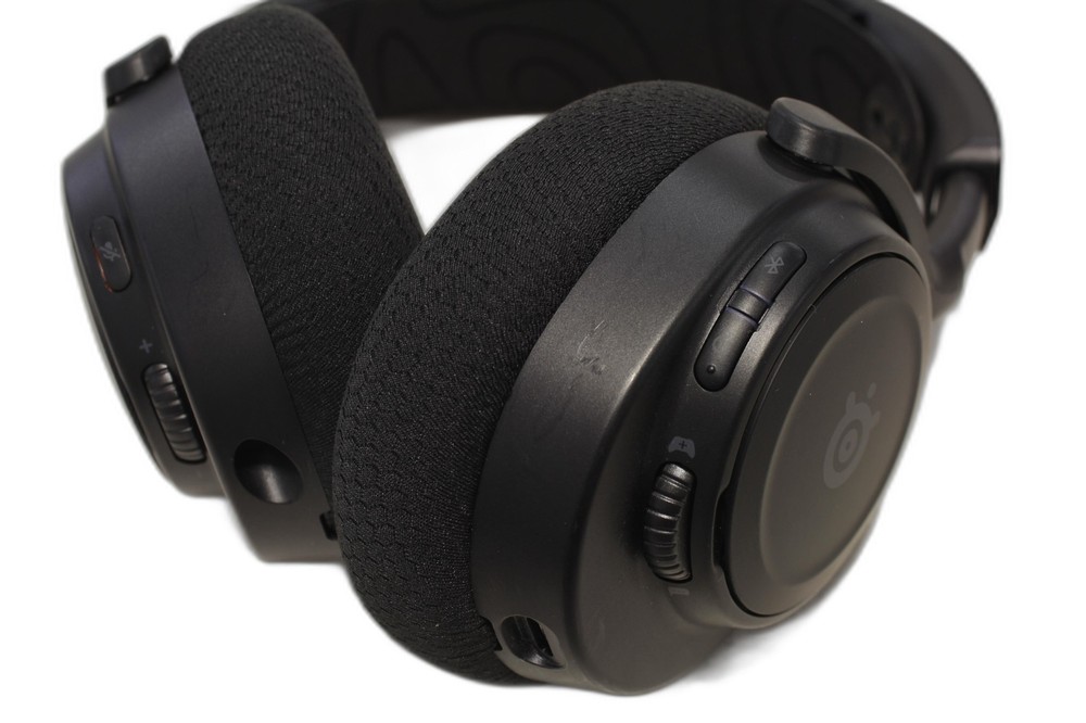 SteelSeries Arctis Nova 7 Headset with Retractable Microphone With Dongle