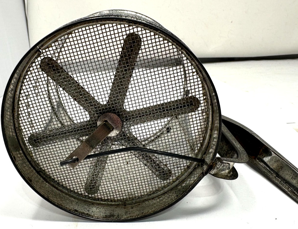 VINTAGE FOLEY FLOWER SIFTER
