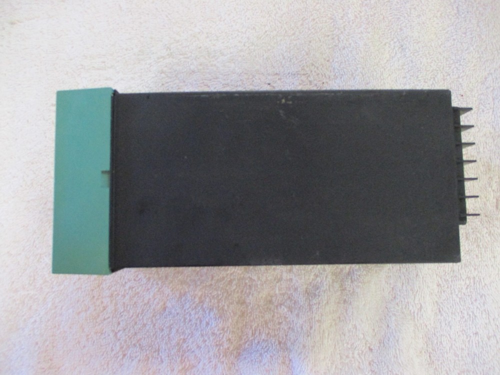 HONEYWELL TEMPERATURE CONTROLLER DC3002-0-32A-2-00-0111