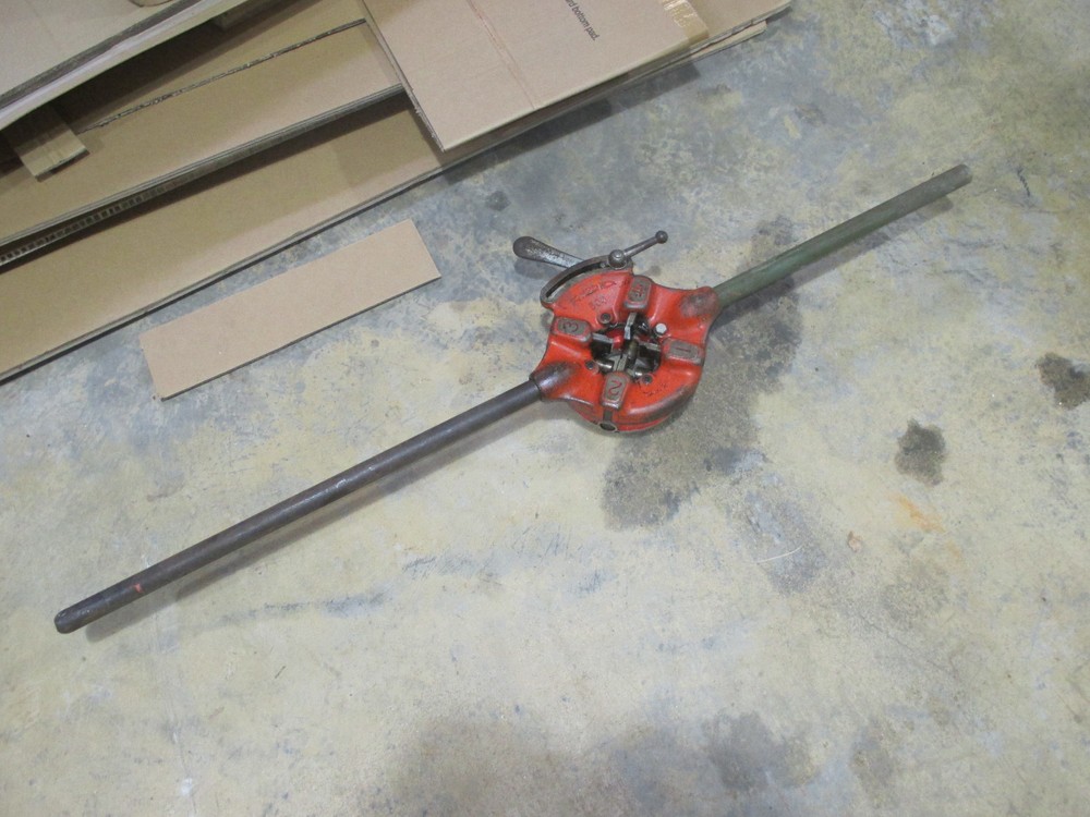 Ridgid 504 quick opening adjustable manual pipe threader 1 nch to 2 inch