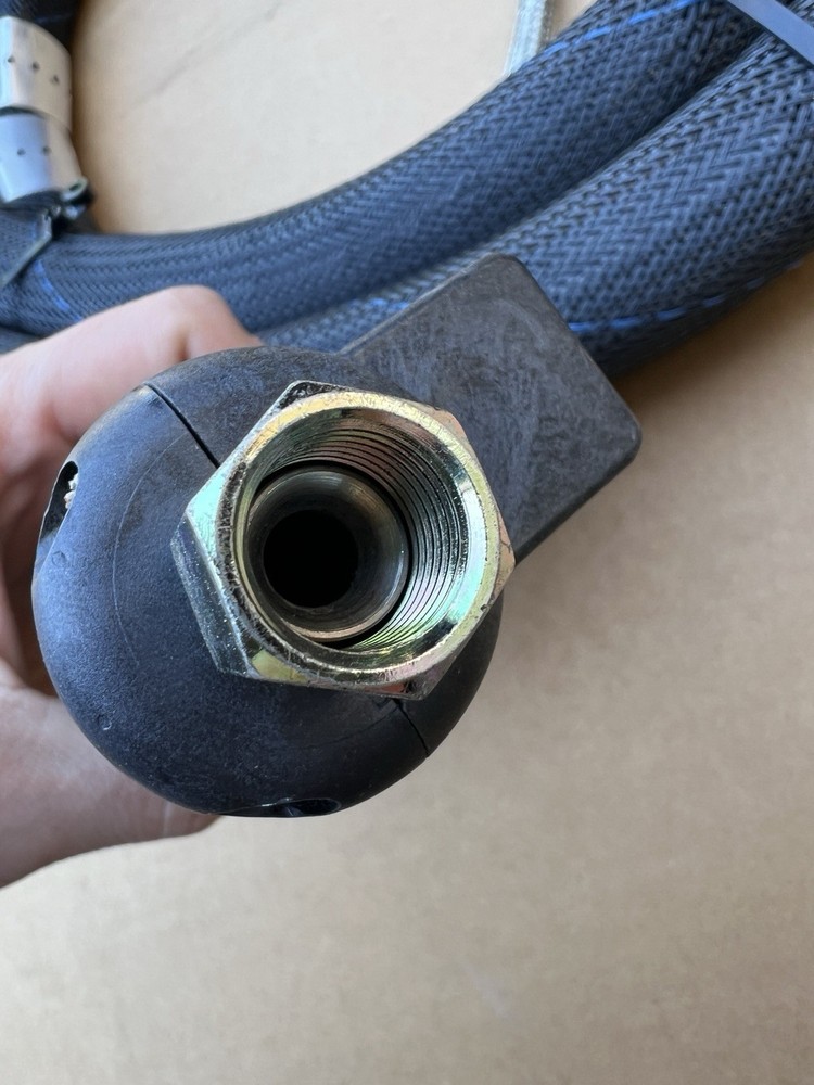 Nordson 16ft Black Hot Melt Adhesive Hose PN 104008D, Rectangular Plug