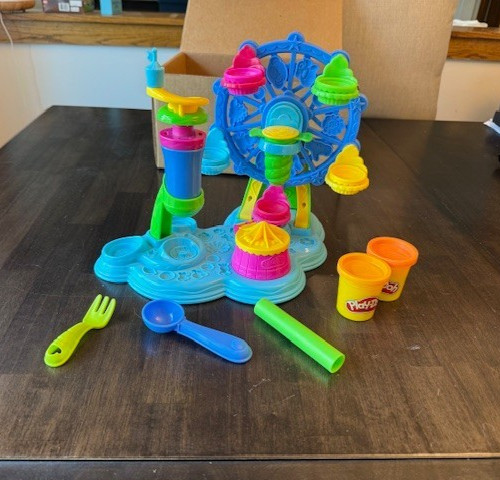 Play-Doh Cupcake Celebration Set - Discontinued Design