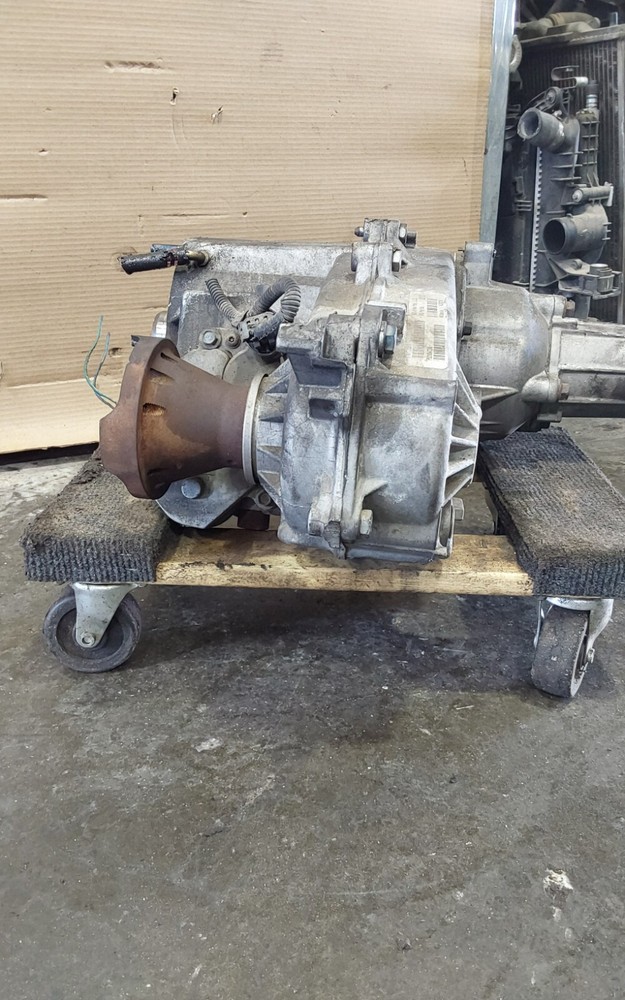 2001 Dodge Durango Transfer Case OEM 52105472AB