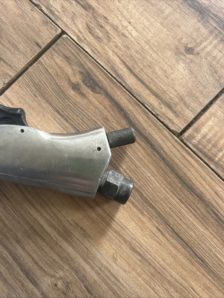 Central Pneumatic Medium Barrel Air Hammer With Chisel