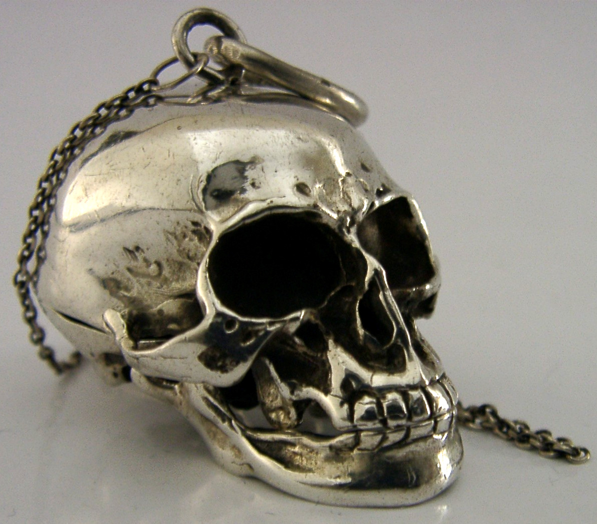 HEAVY 34g NOVELTY STERLING SILVER SKULL BOX c1980