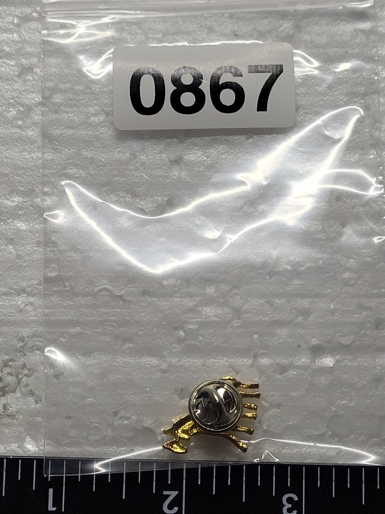 GERAFFE HAT LAPEL PIN PIN BACK USED (I0867)