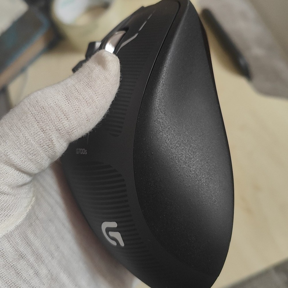 Logitech G700s Wireless Mouse Ergonomic Design Perfect for Gaming