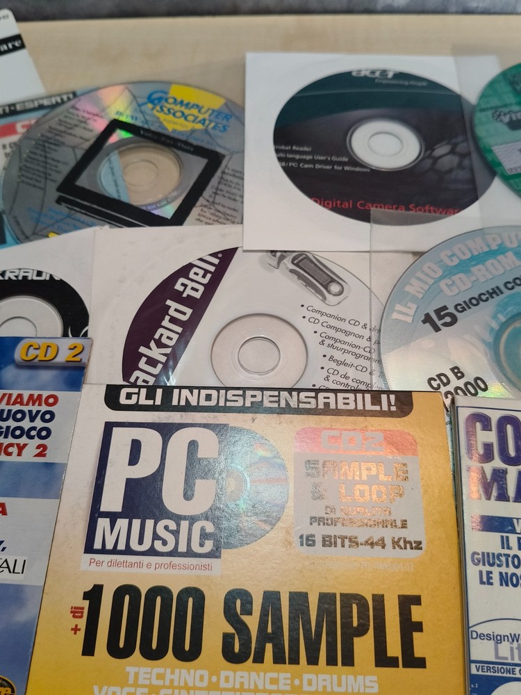 Lot 16 CDs RETRO Software Attachment to Magazines (Games, Programs, Drivers)-98/Me