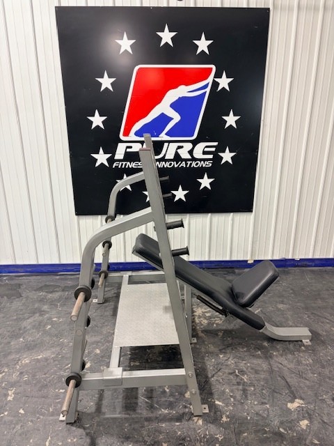 Nautilus | Adjustable Olympic Incline Bench w/ Spotter Platform