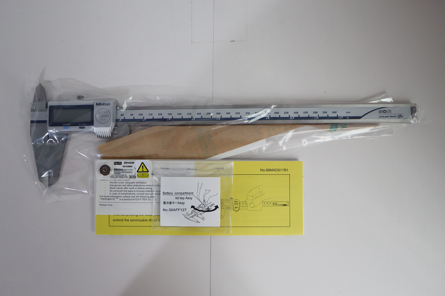 Mitutoyo 500-754-20 Caliper, Digital, 0-12"/0-300mm, Coolant Proof No SPC Output