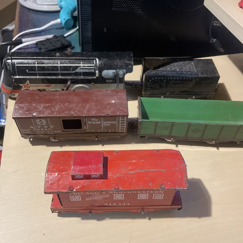 Hafner Train Wind Up Locomotive #2000