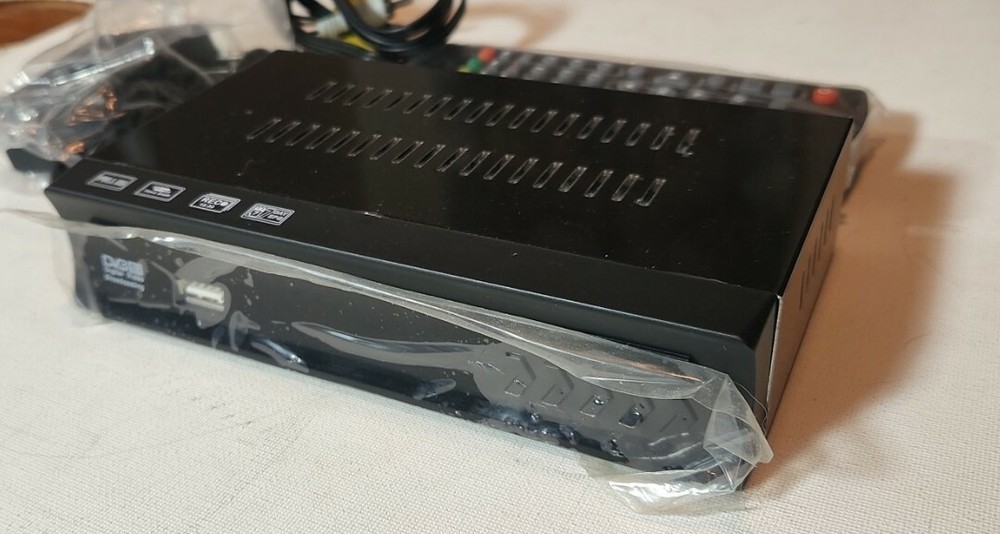Dvb S2 Digital s2 Set tip box HD w/ multimedia player Open Box