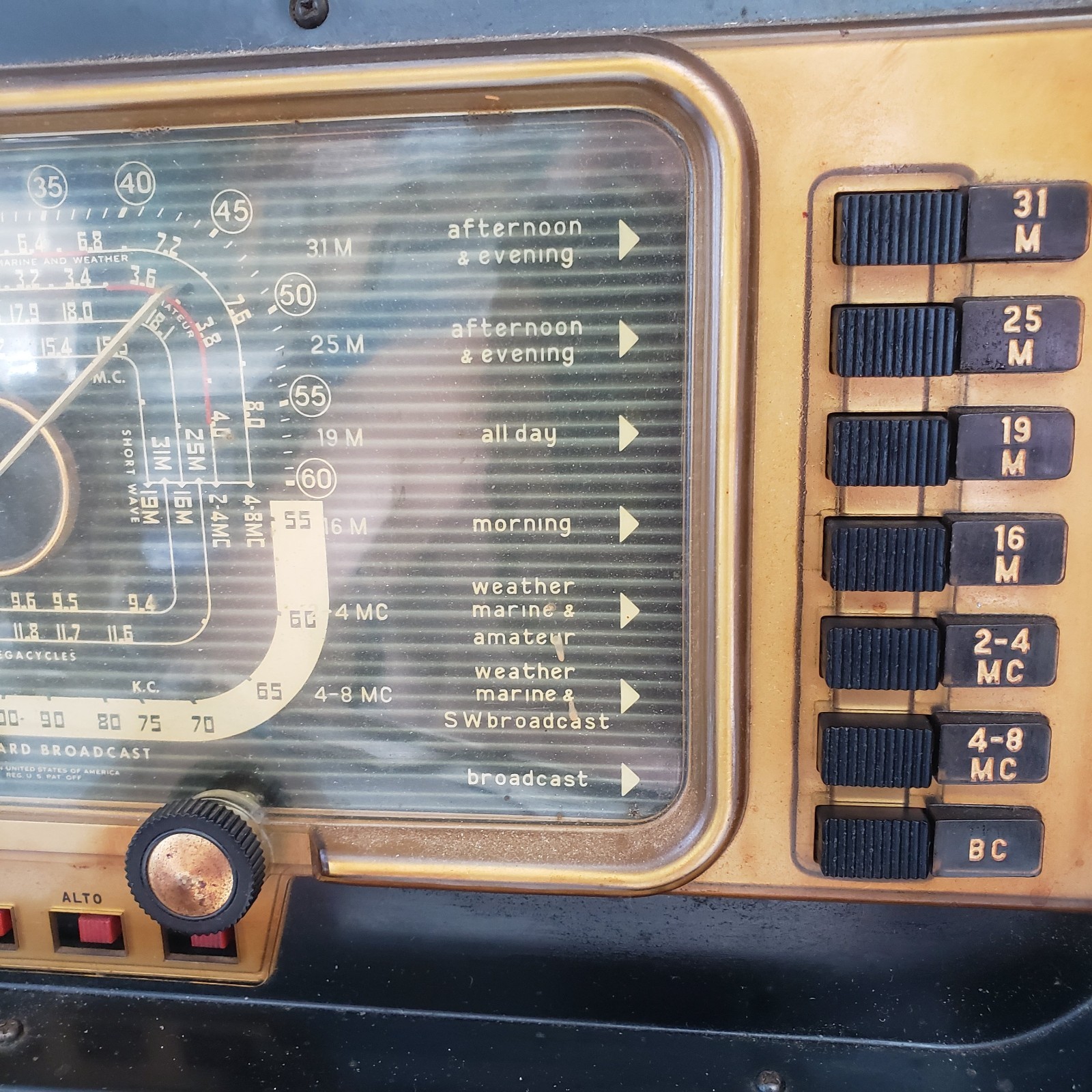 Zenith Trans-Oceanic Portable Shortwave Tube Radio 1950's Power Up