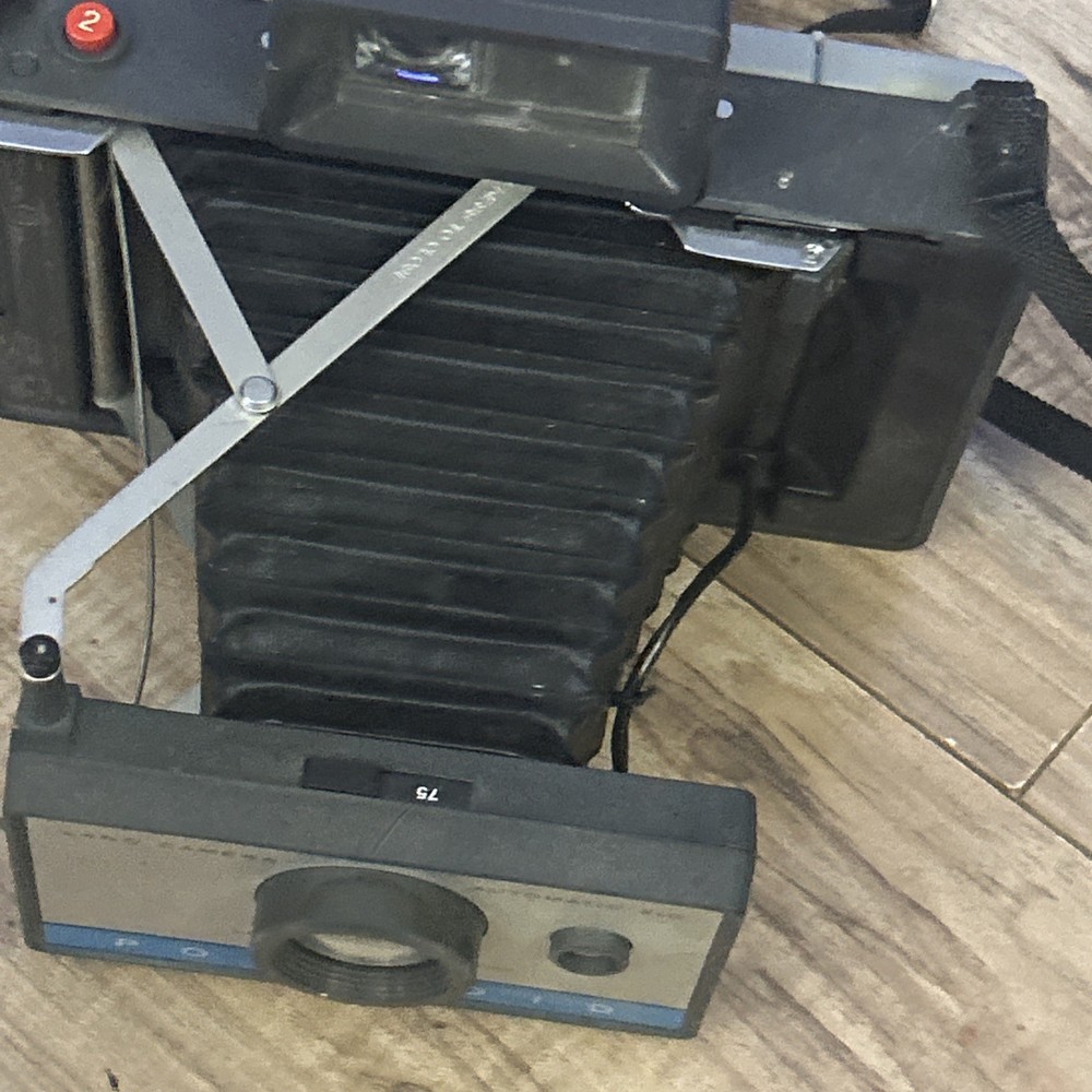 Vintage POLAROID automatic 210 Land Camera