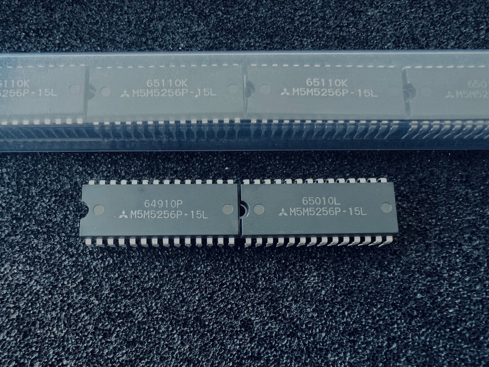 M5M5256P-15L