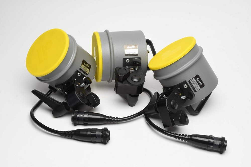 Dyna-Lite M800E Studio Flash Kit 3X Strobes, Lightware Case, Very Nice!