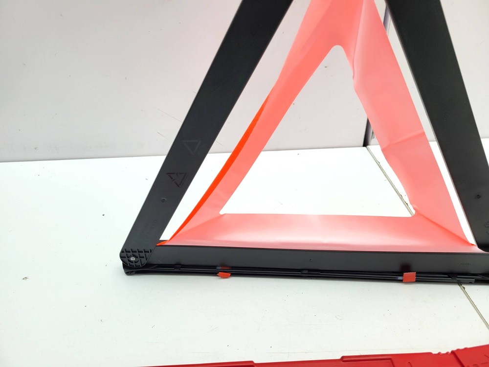 EMERGENCY WARNING HAZARD TRIANGLE 8K0860251 AUDI Q3 2012