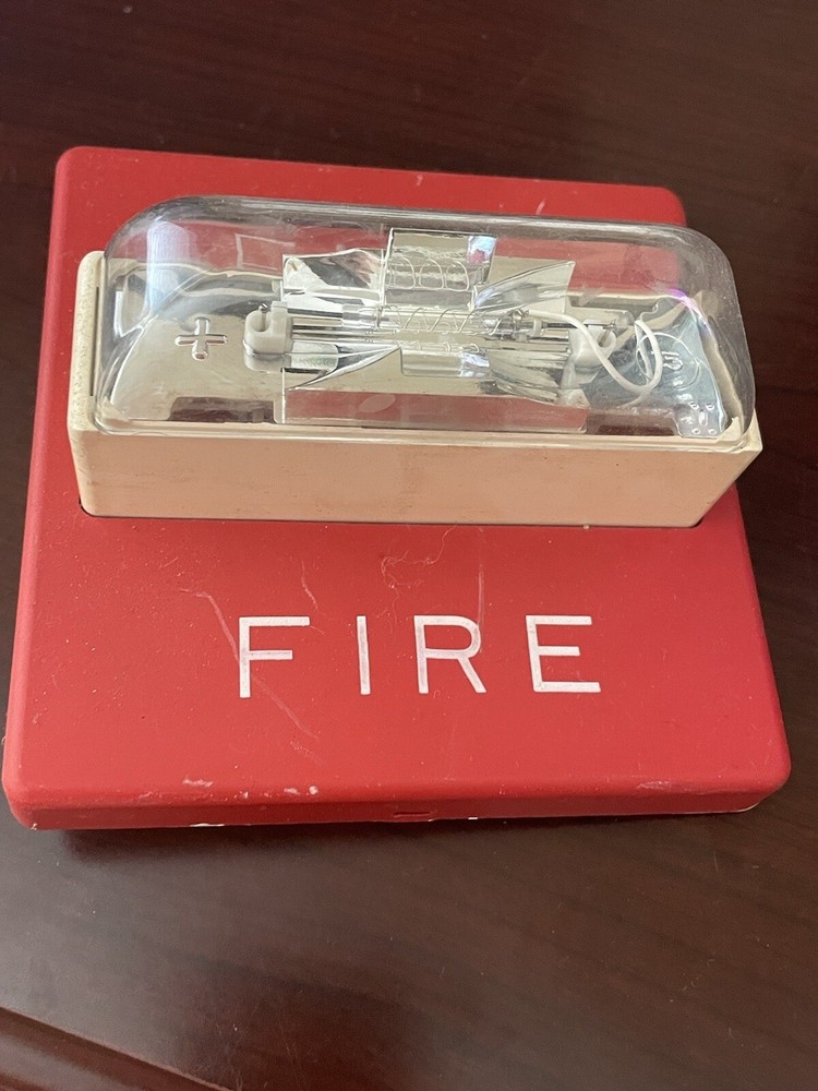 Wheelock RSS-2415W Wall Mount Strobe Alarm USED