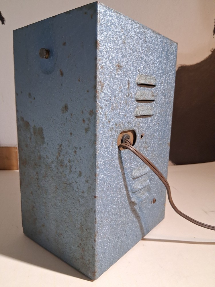 Vintage EICO Model 221 Voltmeter Ohmeter Powers On Untested Vacuum Tube VOM