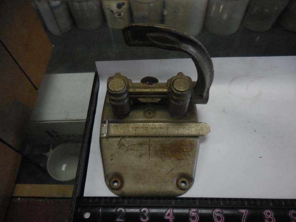 Vtg Master Products MFG 2 Hole Punch