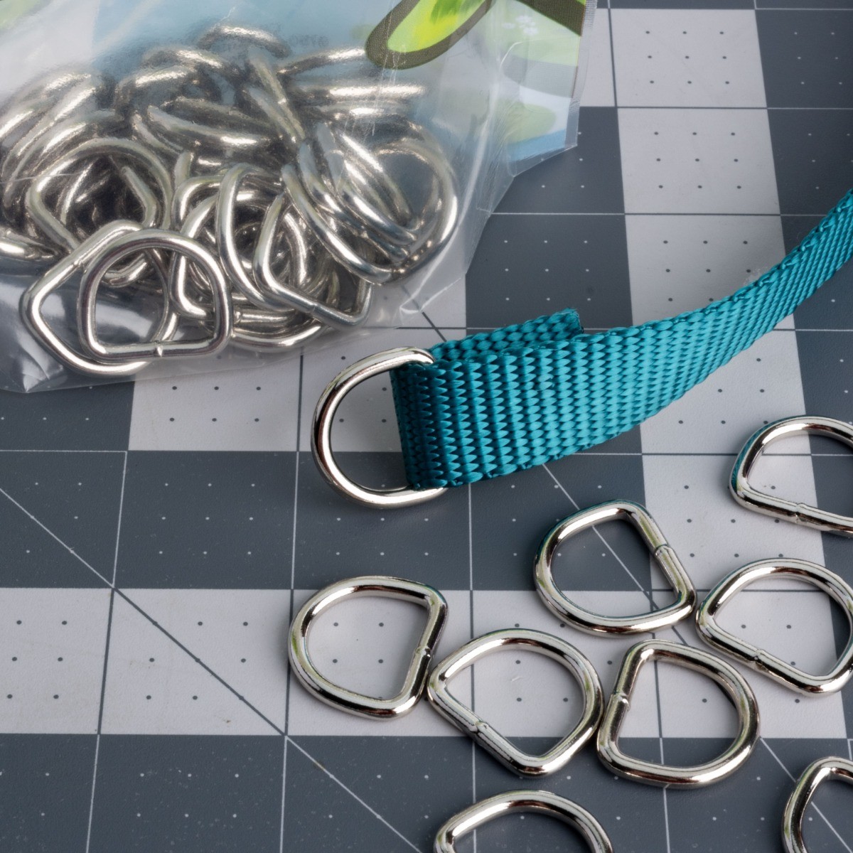 Country Brook Design® 5/8 Inch Nickel Plated Welded D-Rings, 10 Pack