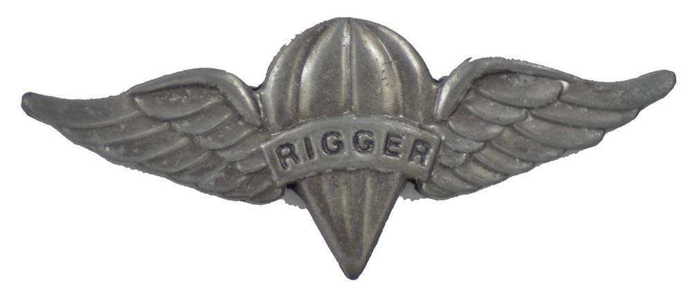 RIGGER HAT PIN